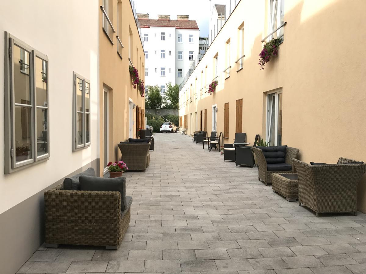 Boutique Hostel Zum Goldenen Kegel Vienna Esterno foto