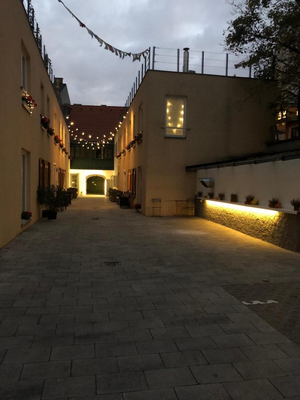 Boutique Hostel Zum Goldenen Kegel Vienna Esterno foto